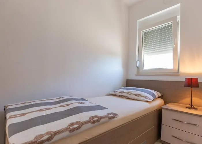 Andela 4 * Макарска