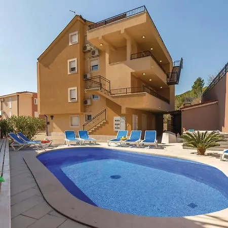 Andela 4 *