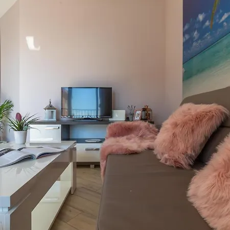 Apartment Andela 4 *